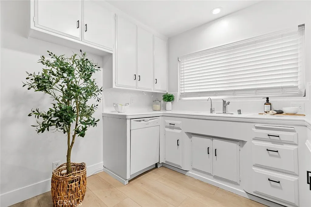 2 bds I 2 bath I 988 sqft - Condo for sale