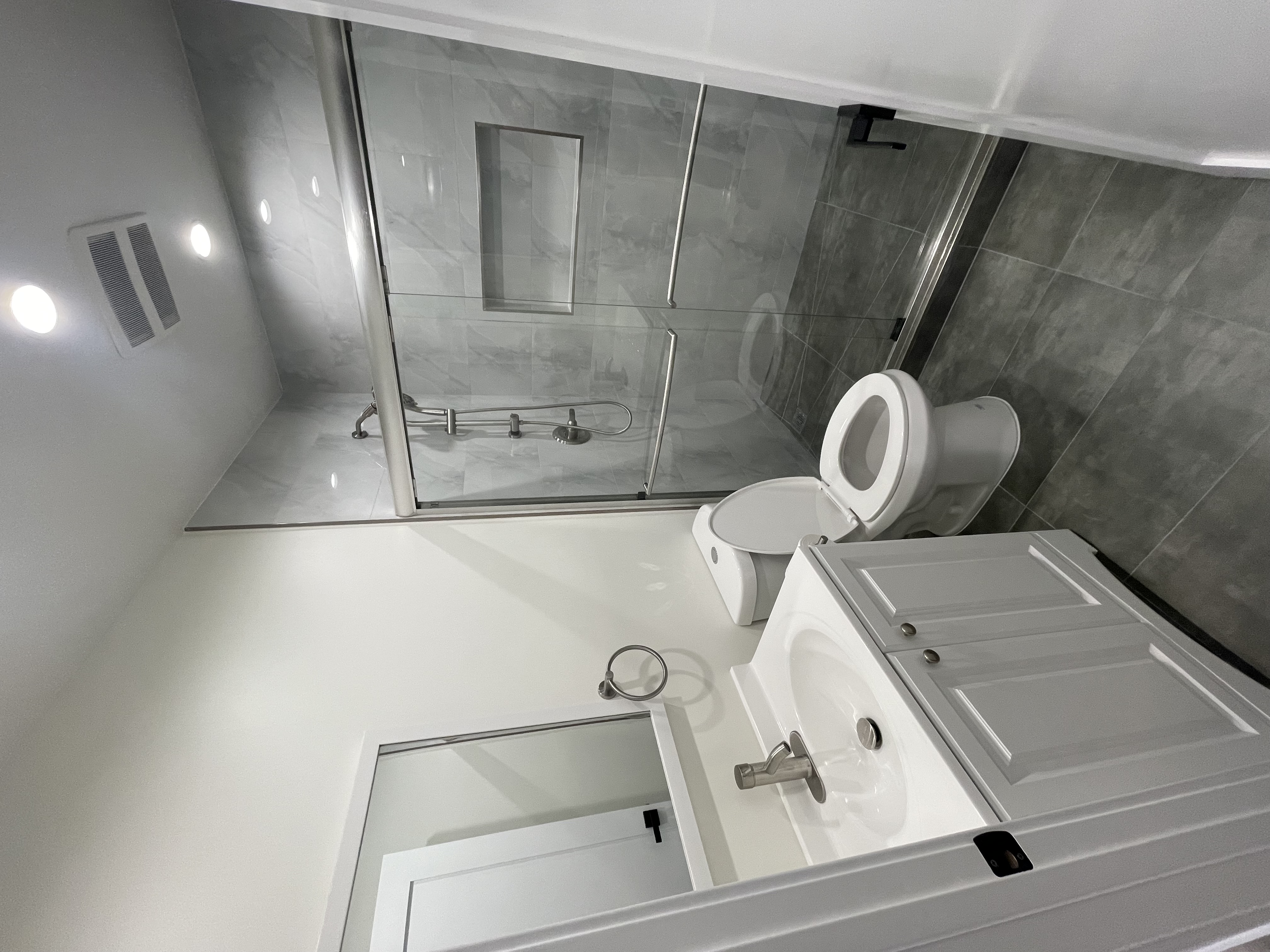 Brand New, Modern, Spacious 1 Bed 1 Bath House for Rent