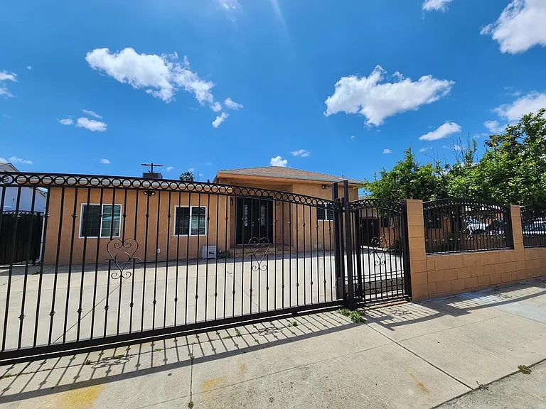 House for Rent - Վարձով է տրվում տուն