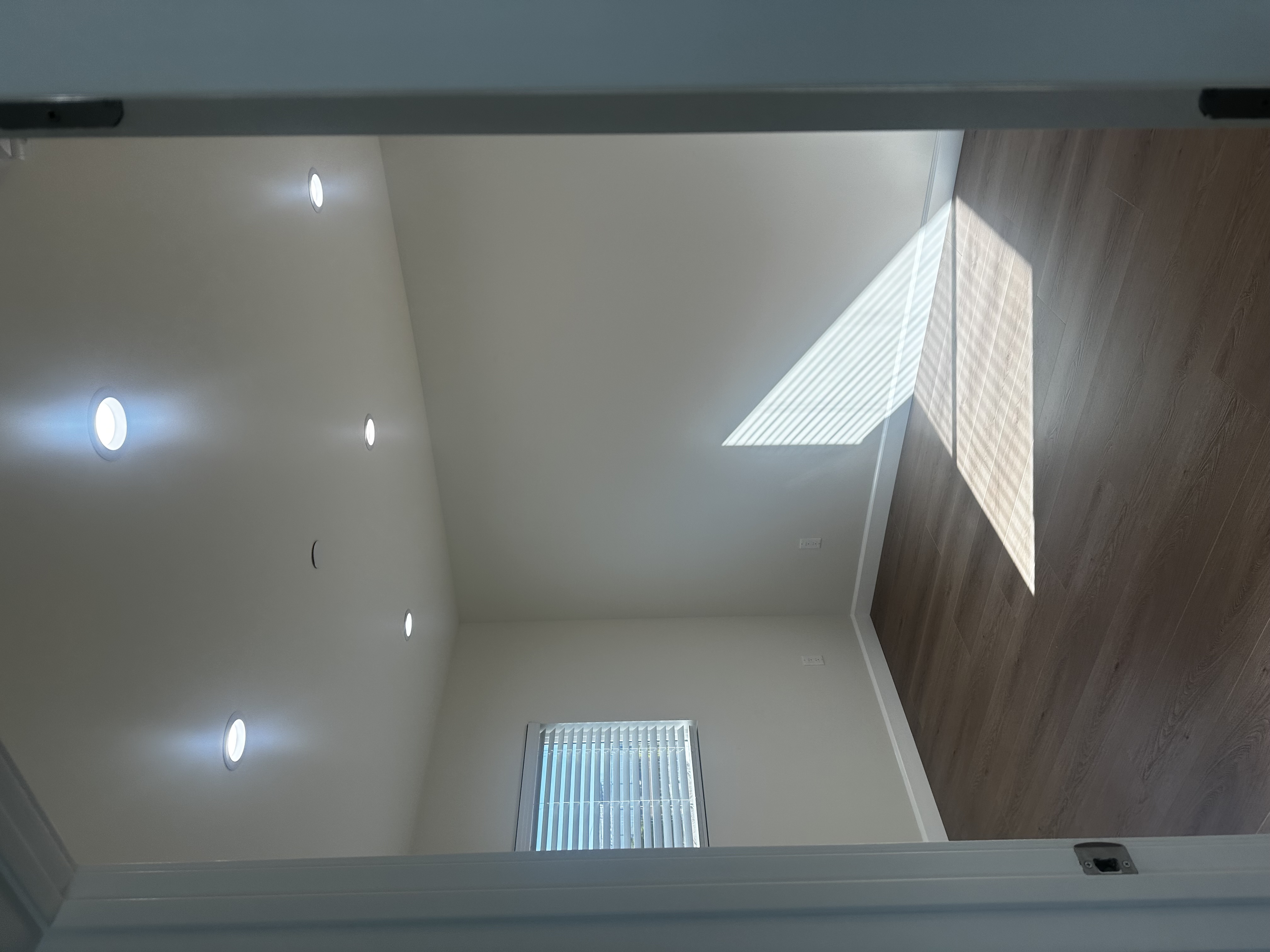 Back townhouse 2 bed.2.5 bath.