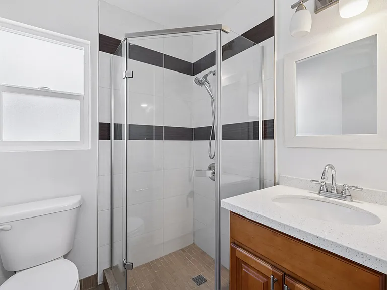 2 Bedroom + 2 Bathroom for lease in Glendale.