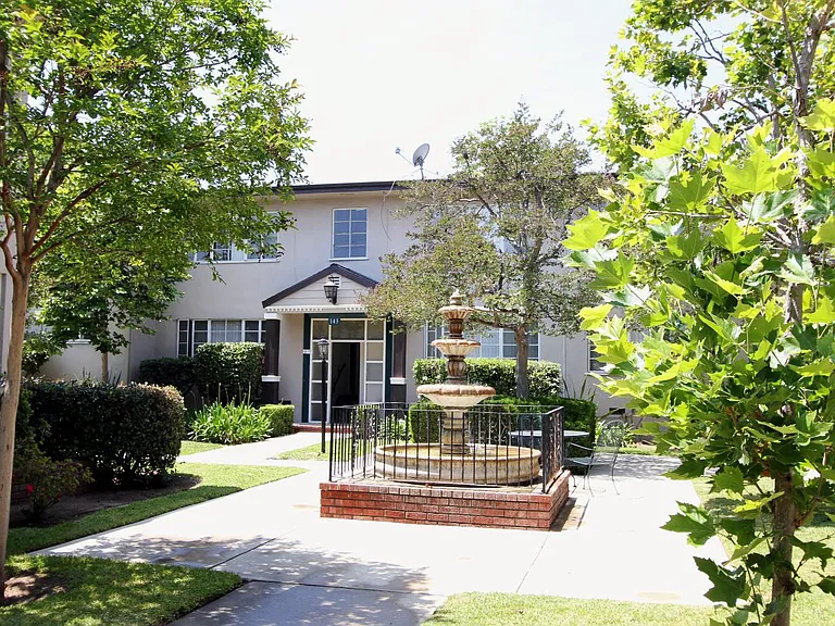 Holliston - 131 - 147 - Sycamore