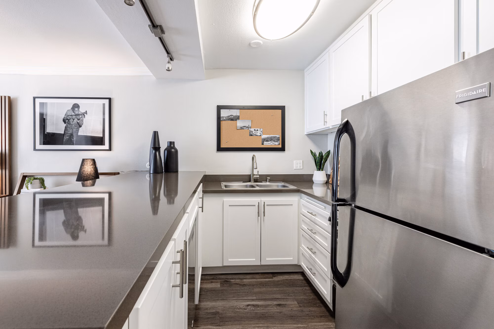 1200 Riverside_Studio
