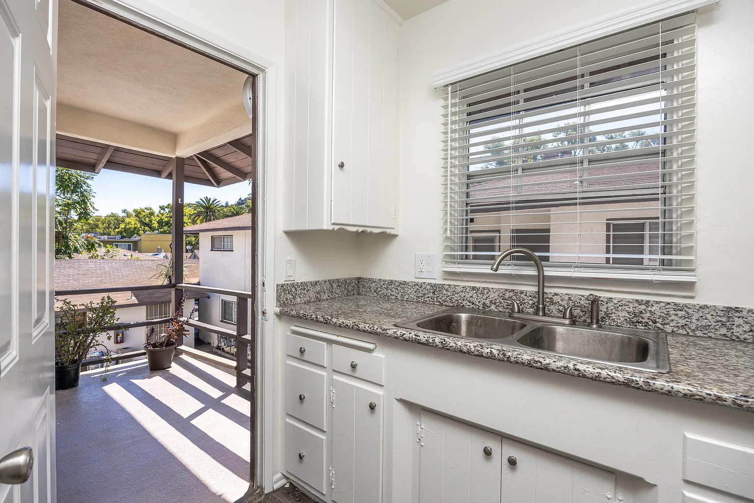 Verdugo Plaza Apartments