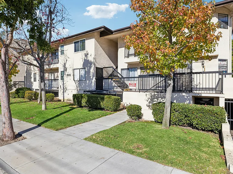 2 Bedroom + 2 Bathroom for lease in Glendale