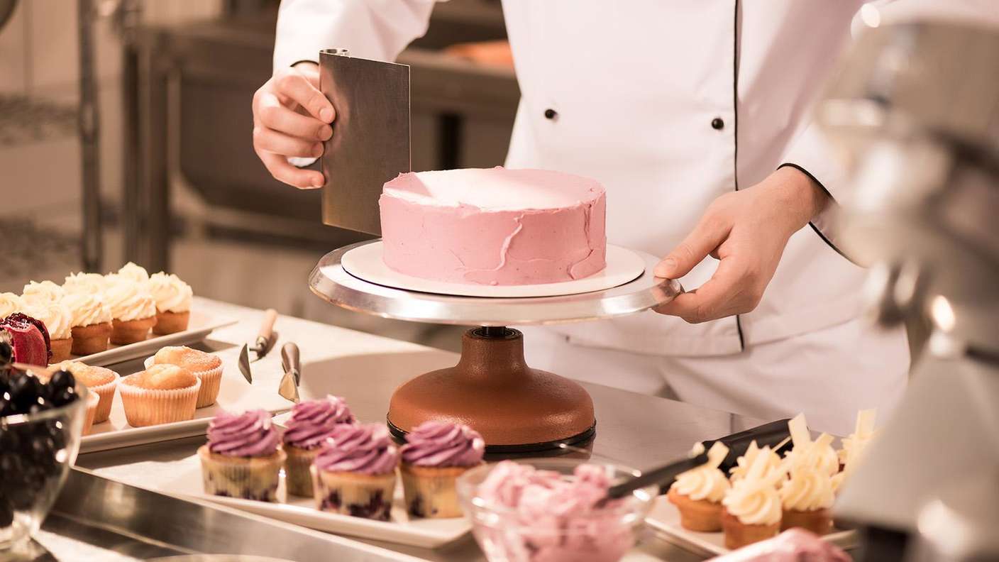 Պահանջվում են հրուշակագործ և խոհանոցի աշխատակցուհիներ