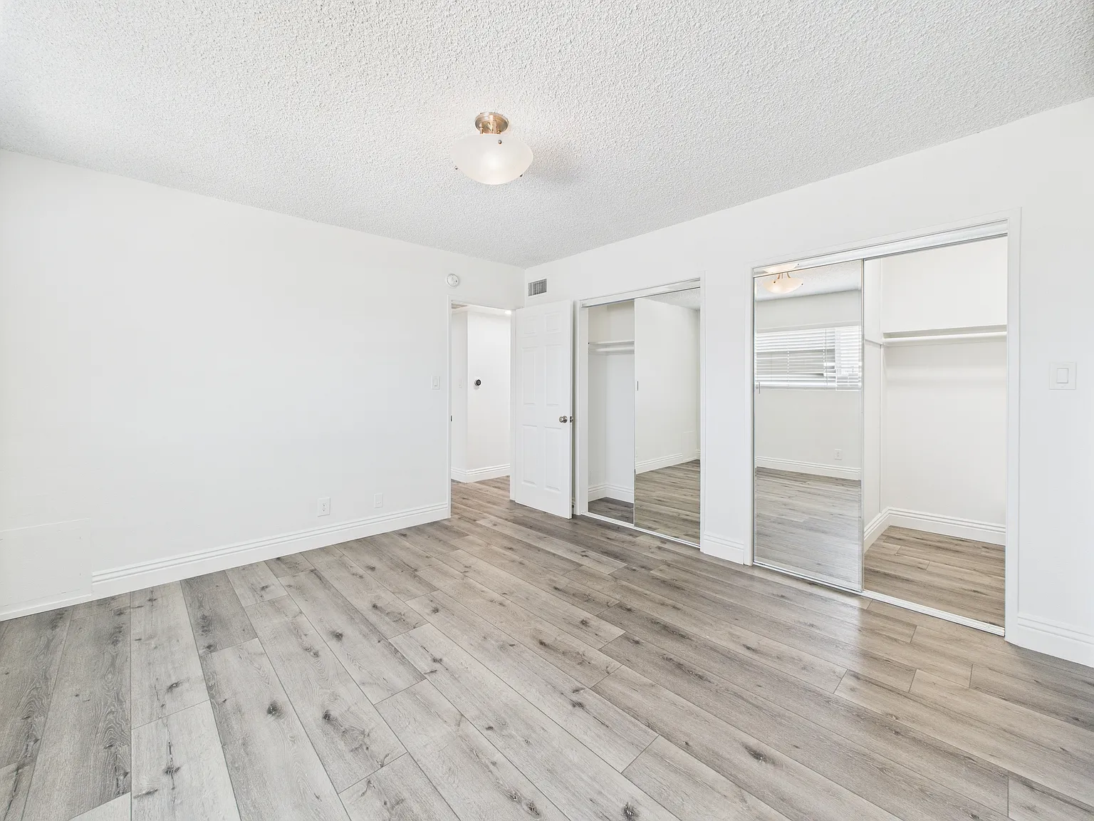 303 Apartments - 2 bds I 1.5 ba