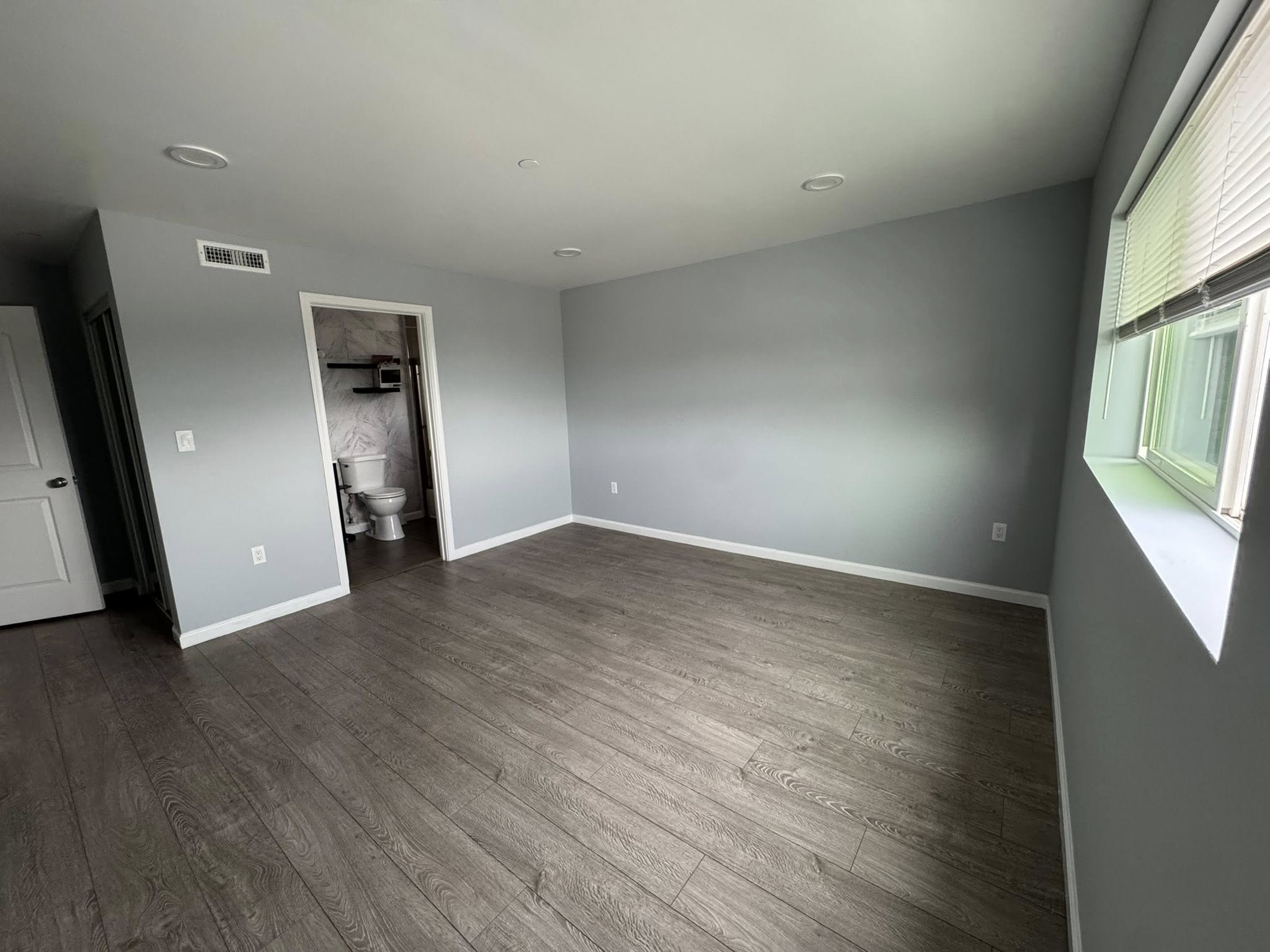 2 bed 2 bath Fully remodeled apartment in TUJUNGA