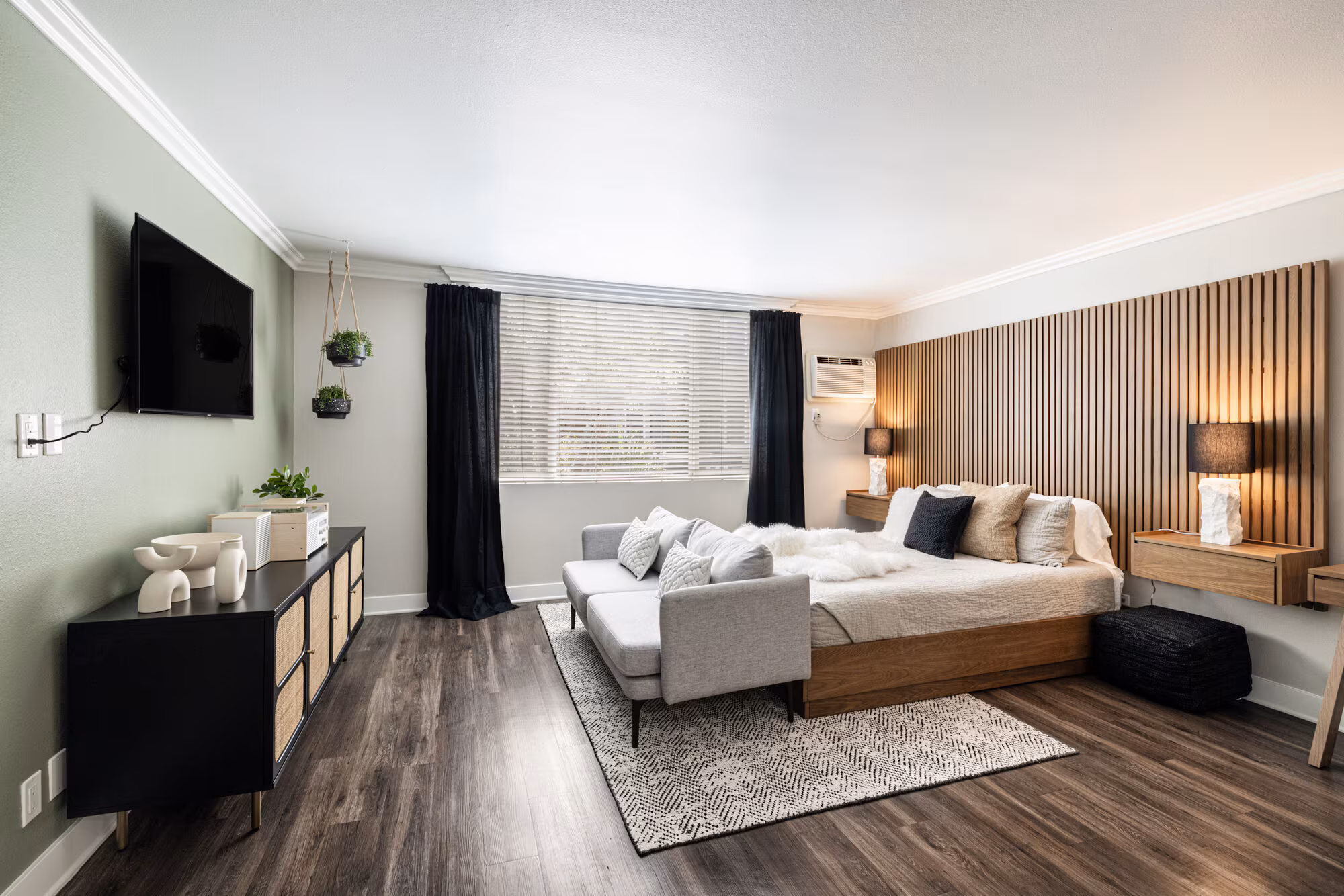 1200 Riverside_Studio