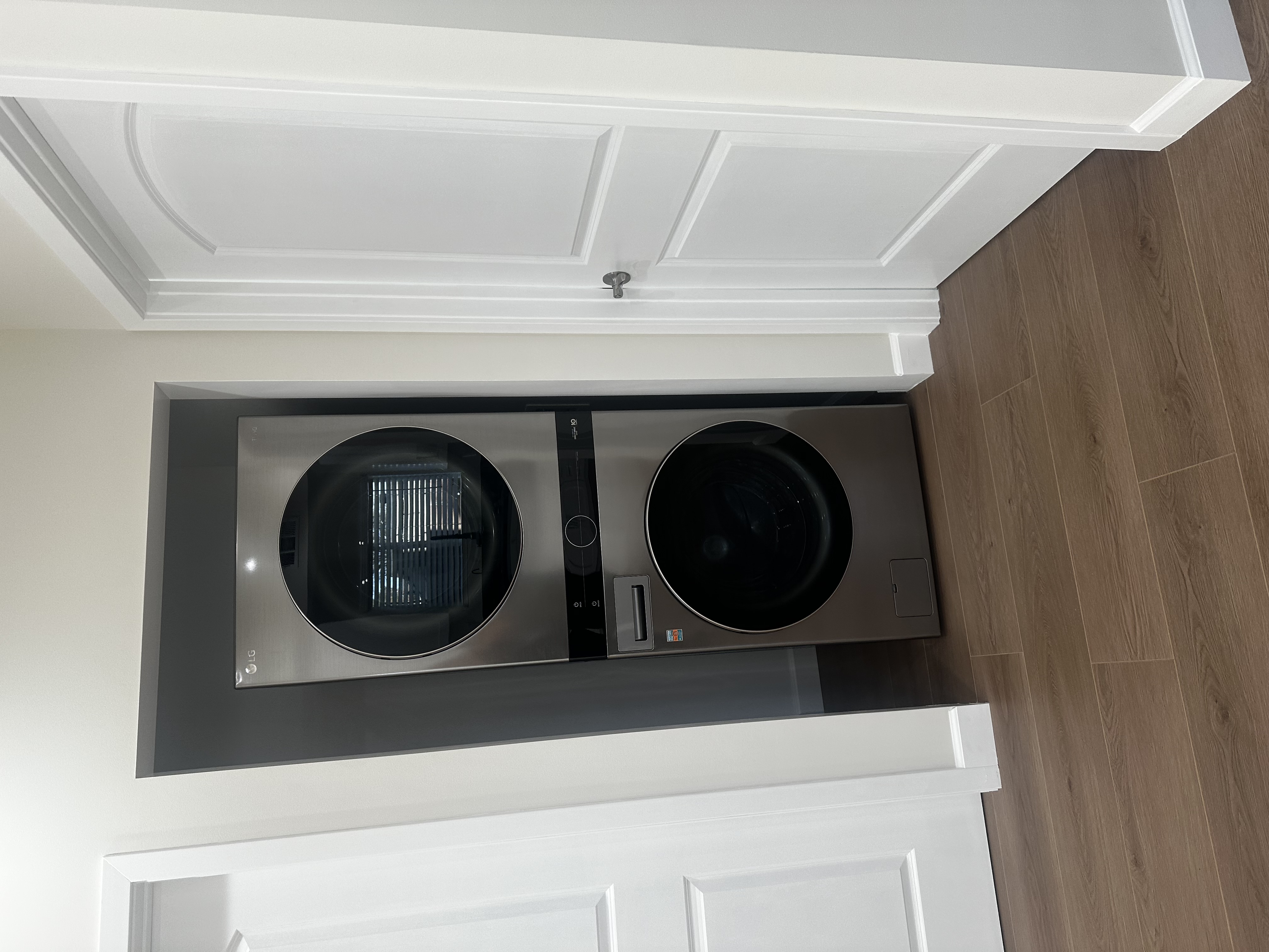 Back townhouse 2 bed.2.5 bath.