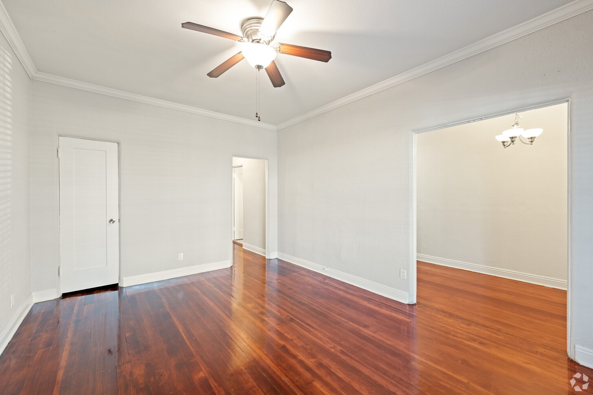 Elk Villas...Newly Remodeled Gorgeous Apartments...Prime Location!