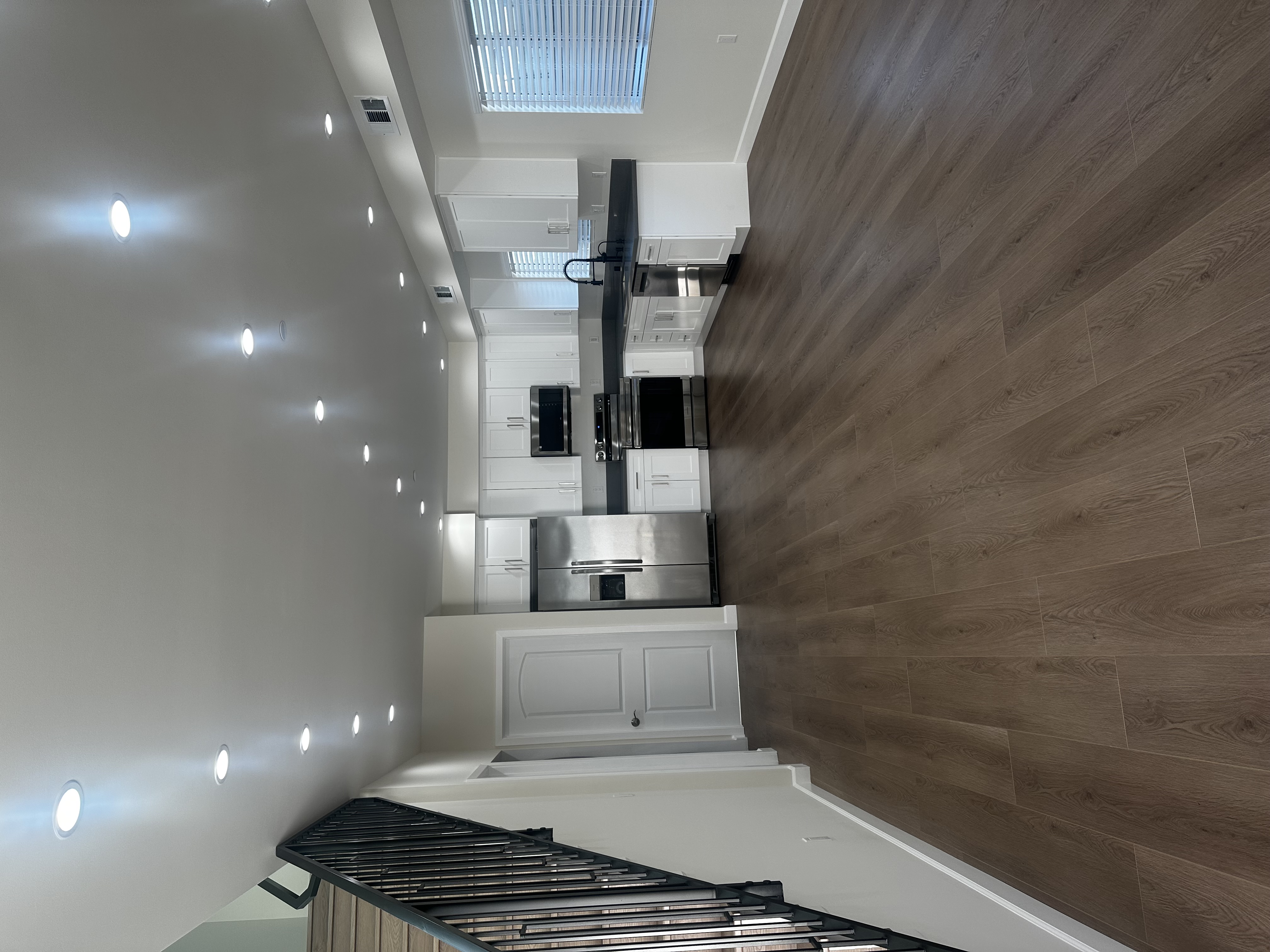 Back townhouse 2 bed.2.5 bath.