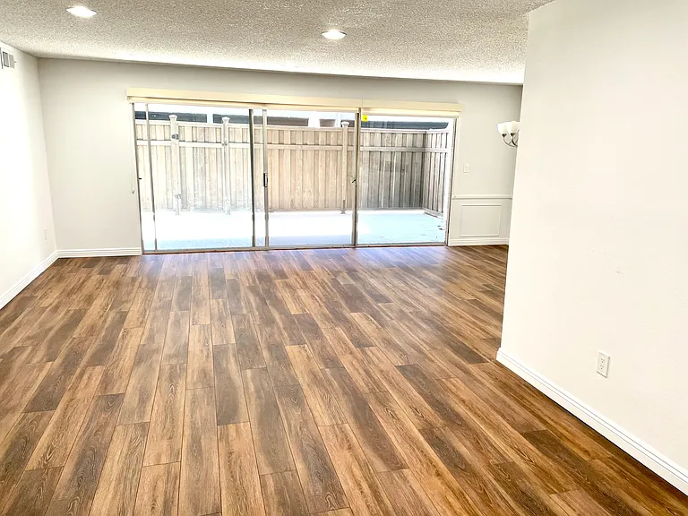 California Euclid Apartments