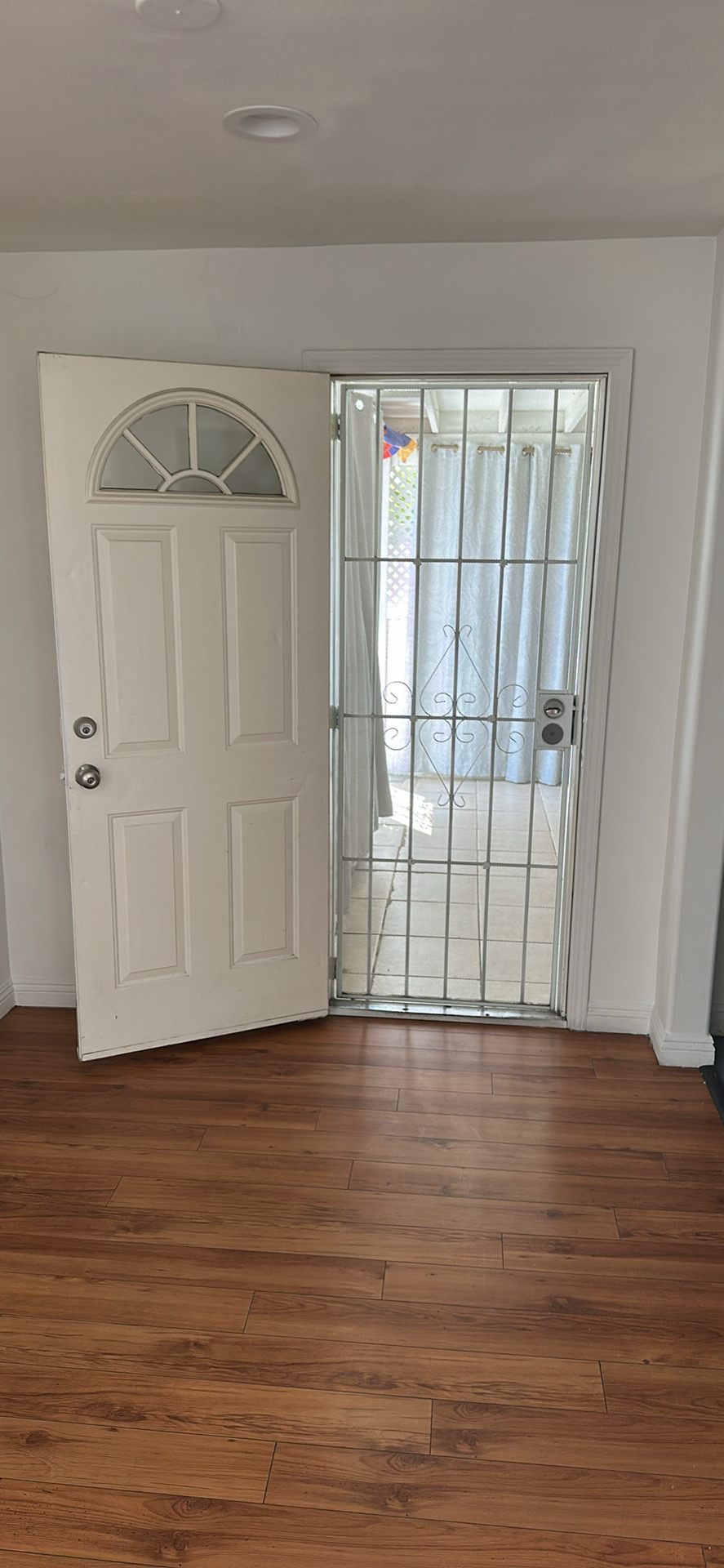 Trvum e vartsov tun North Hollywood