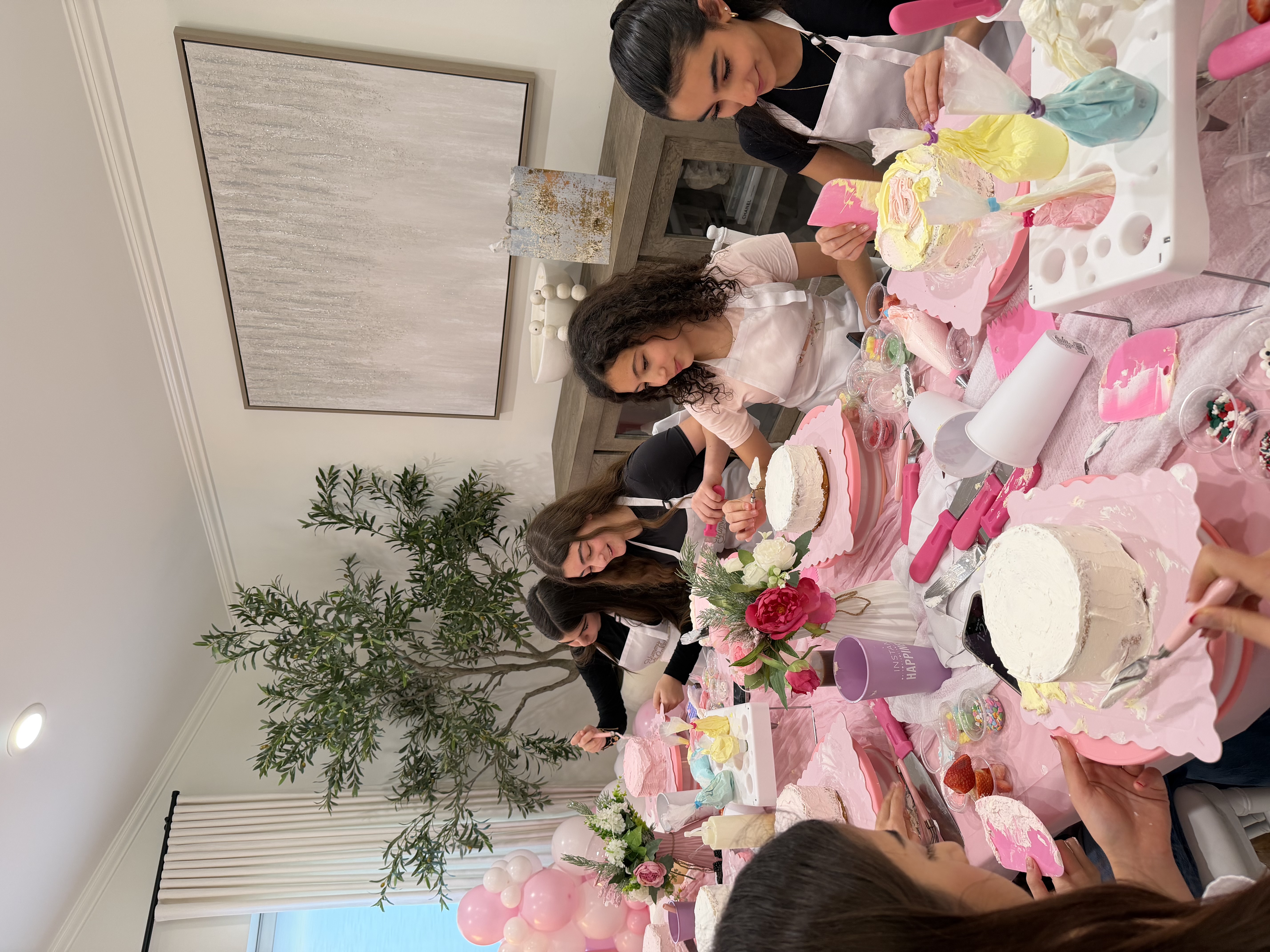 🎂Custom Cakes & Cake Decorating Parties