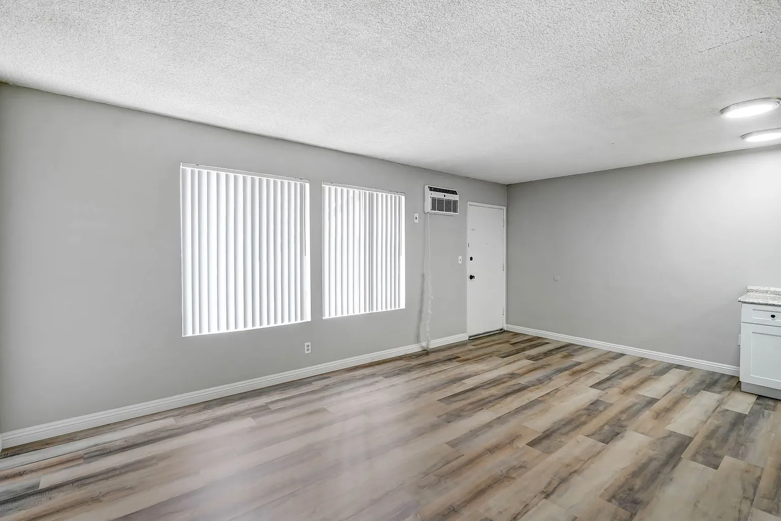 El Royale Apartments