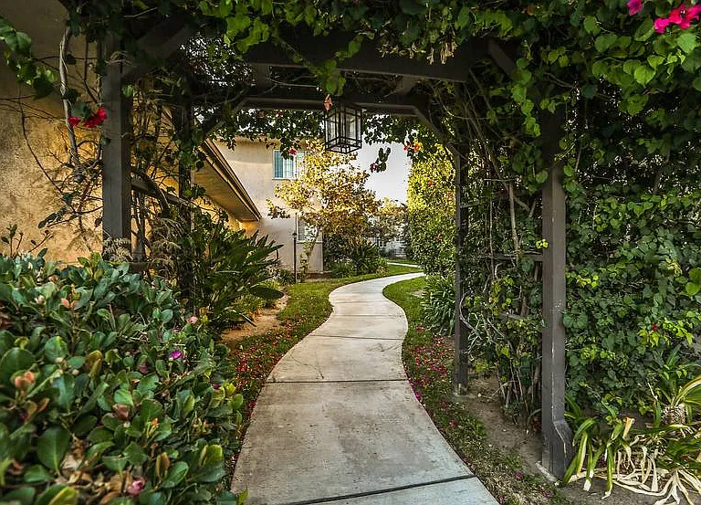 Holliston - 131 - 147 - Sycamore