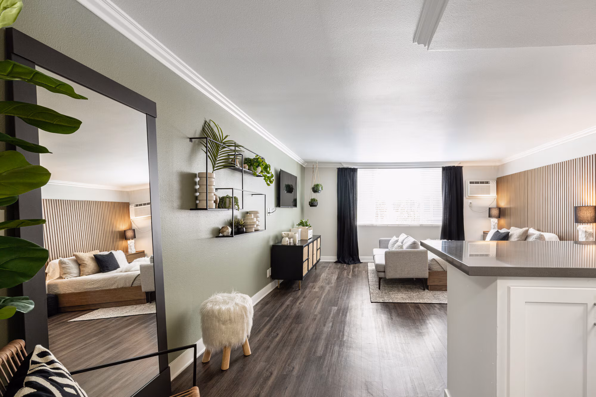 1200 Riverside_Studio