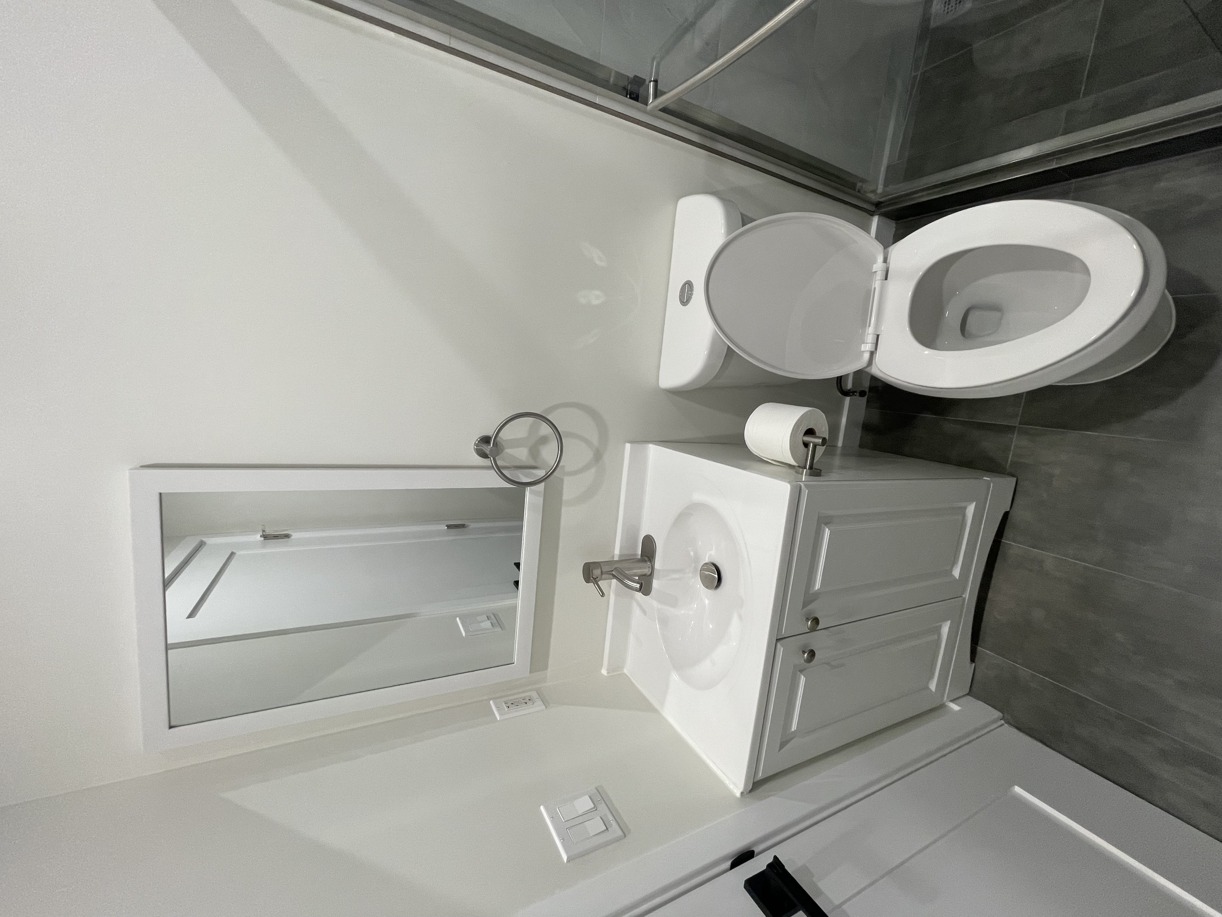 Brand New, Modern, Spacious 1 Bed 1 Bath House for Rent